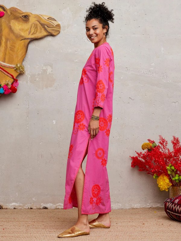 Sapphire Kaftan pink 3 - Nimo with Love: Leinen, bestickt, Schlitze