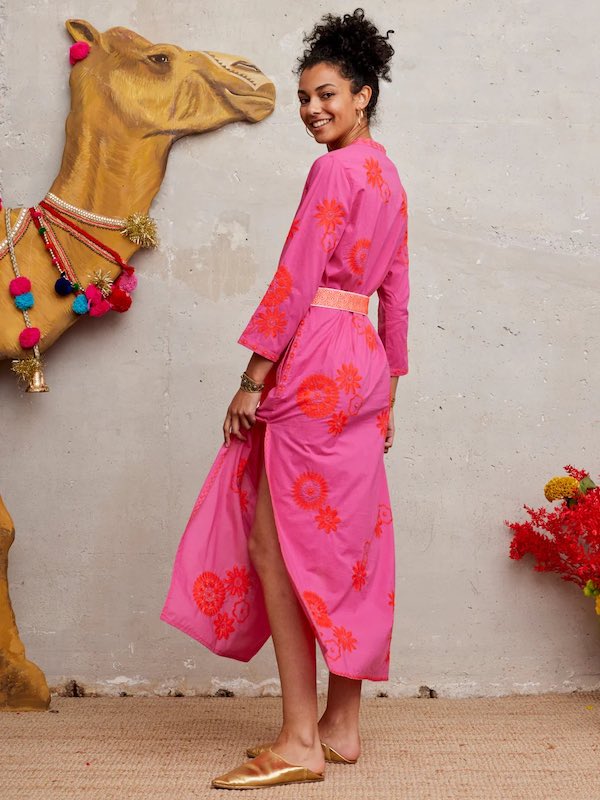 Sapphire Kaftan pink 4 - Nimo with Love: Leinen, bestickt, Schlitze