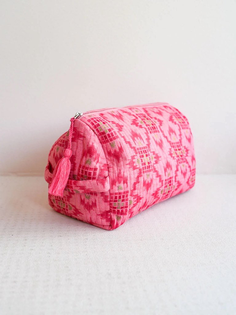 WaschTasche Coral 2 - Nimo with Love: Gefüttert, Stickereien, Pompon